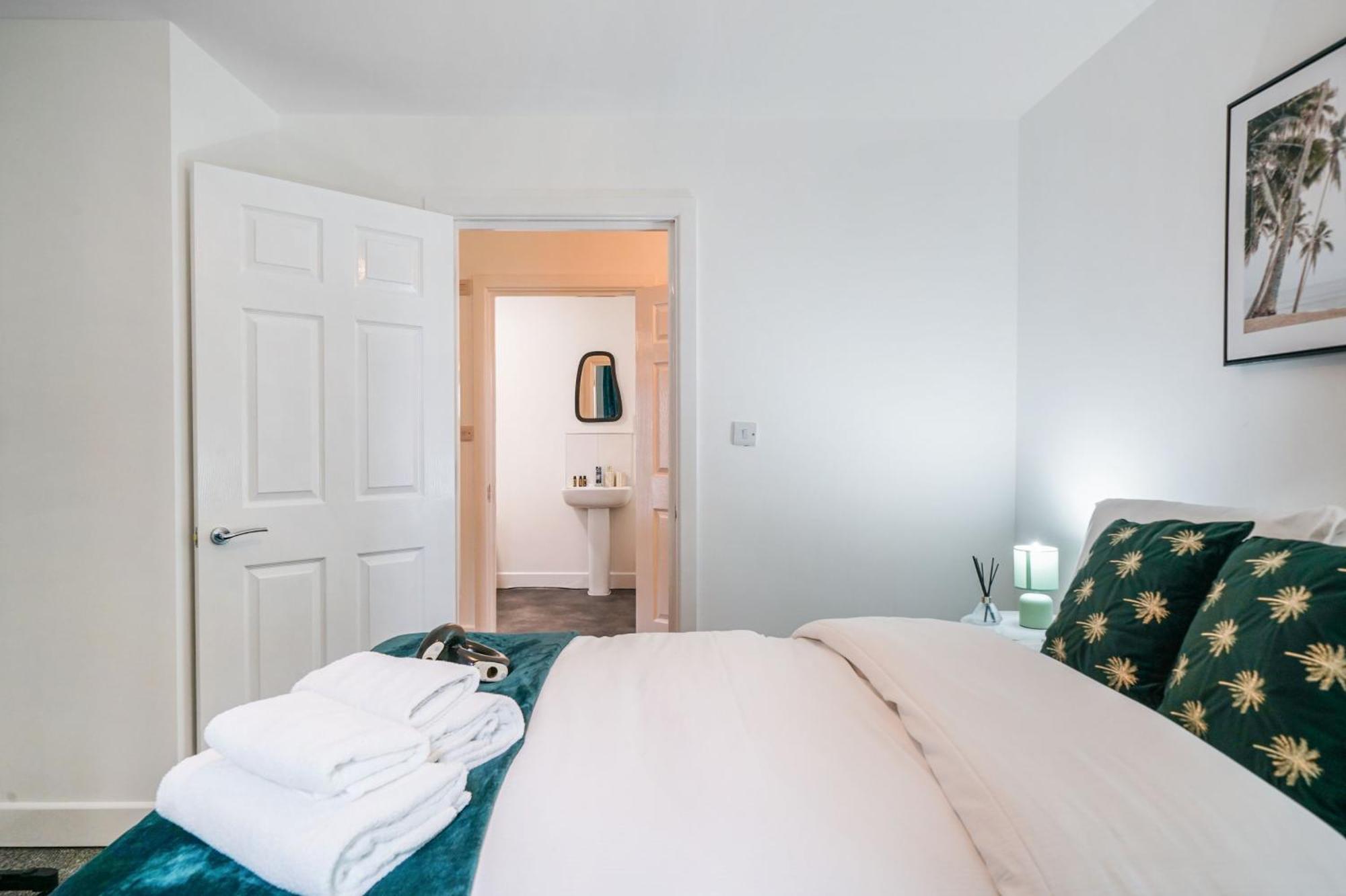 One And Two Bed Apartments Slough Near Heathrow Colnbrook Zewnętrze zdjęcie